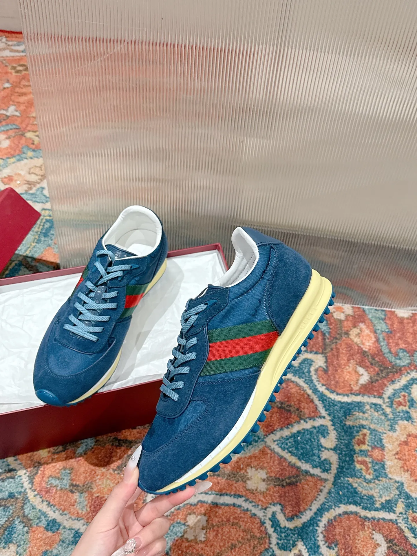 p700🐮🐮 GUCCI 2025 latest spring and summer catwalk style sports shoes Forrest Gump shoes 25 super popular show items with high appearance rate and many celebrities and Internet celebrities. The classic shoe design uses innovative stitching technology to create a water-like flowing texture. Super comfortable on the feet. Leather splicing and breathable logo fabric with classic green and red webbing embellishment. All show the brand tone (buttons are removable) original molded combination outsole ▪️Size: Male 39-44 (Male 45, customized, non-returnable)